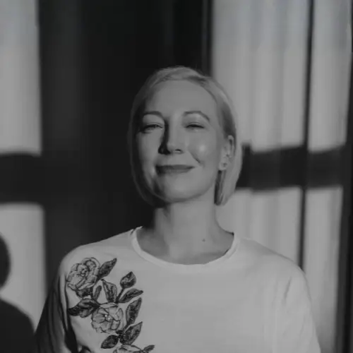 linda-coach-startseite-über-mich-schwarz-weiß Bild von Linda, Coach, schwarz-weiß